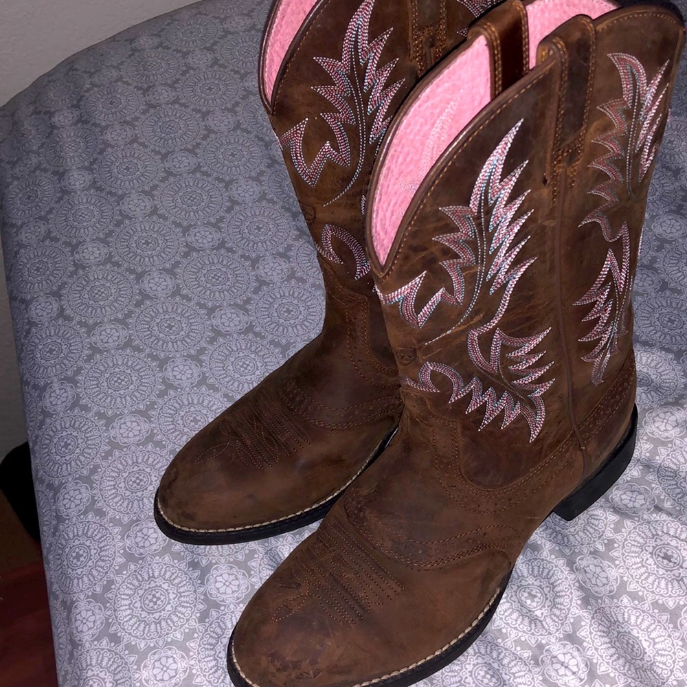 Size 7 Ariat boots